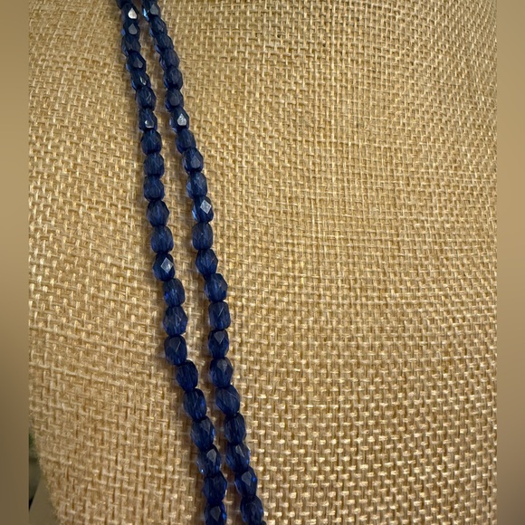 Beautiful necklace with iridescent rainbow heart pendant and sparkly blue beads - Picture 5 of 12